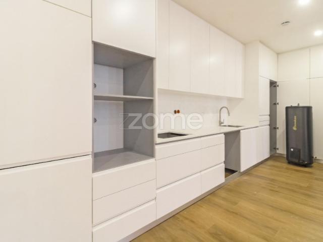 Apartamento T3 totalmente remodelado