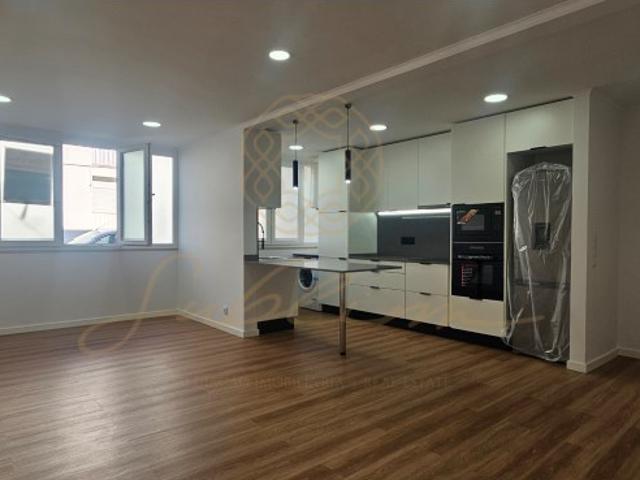 Apartamento T3 Totalmente Remodelado