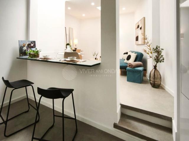 Apartamento T3 totalmente remodelado, com arrecadação, em Benfica