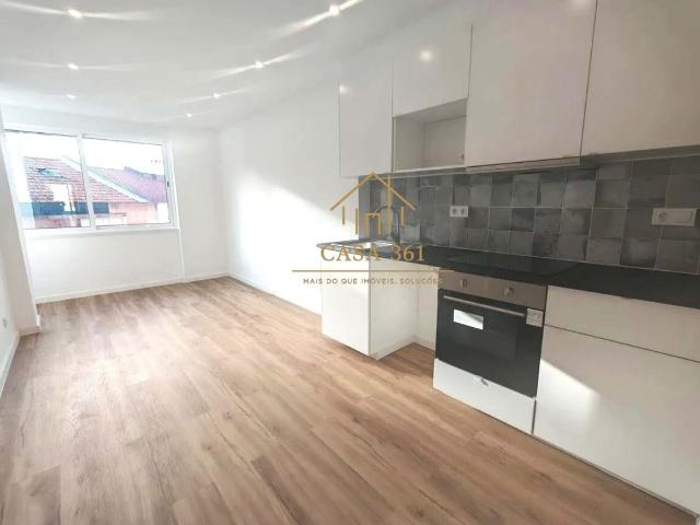 Apartamento T3 totalmente remodelado em Agualva Cacém