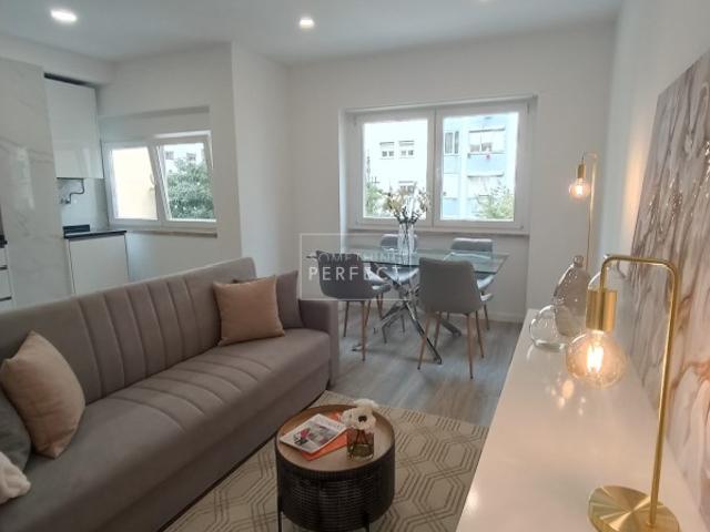 Apartamento T3 totalmente remodelado em Benfica Lisboa