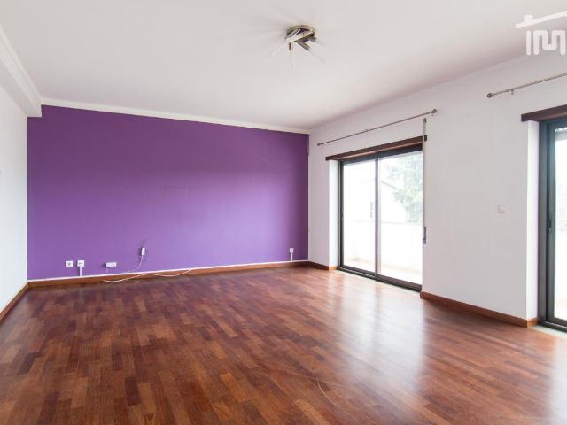 Apartamento T3 totalmente remodelado em Fatima com varandas