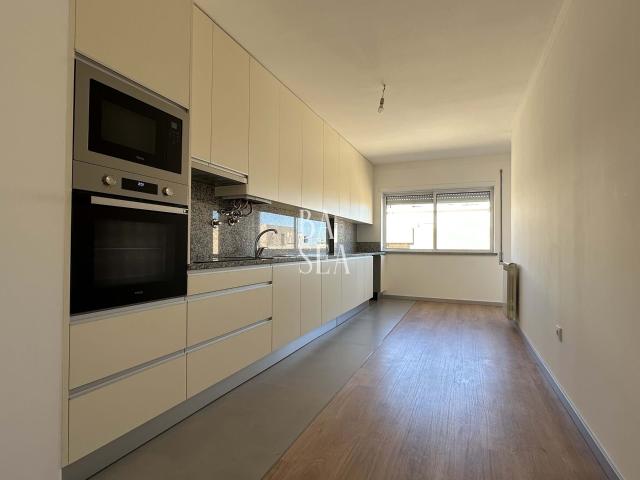 Apartamento T3 totalmente remodelado em Lamaçães Braga