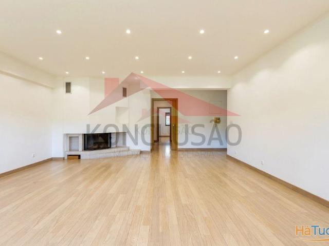 Apartamento T3 totalmente remodelado em Vila Franca de Xira | 26064091615