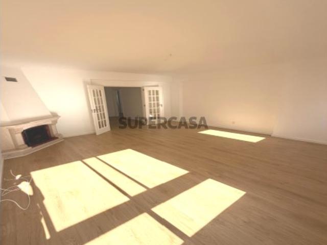 Apartamento T3 totalmente remodelado, no Cacém