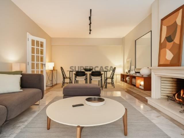 Apartamento T3, totalmente remodelado, no Bairro do Rosário em Cascais