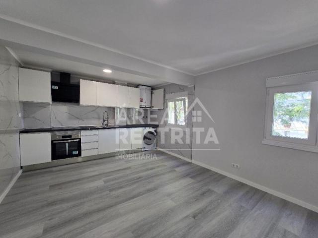 Apartamento T3, Totalmente Remodelado no Laranjeiro Almada