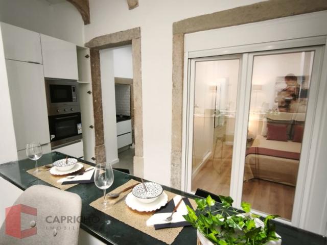 Apartamento T3 Totalmente Remodelado na Penha de França