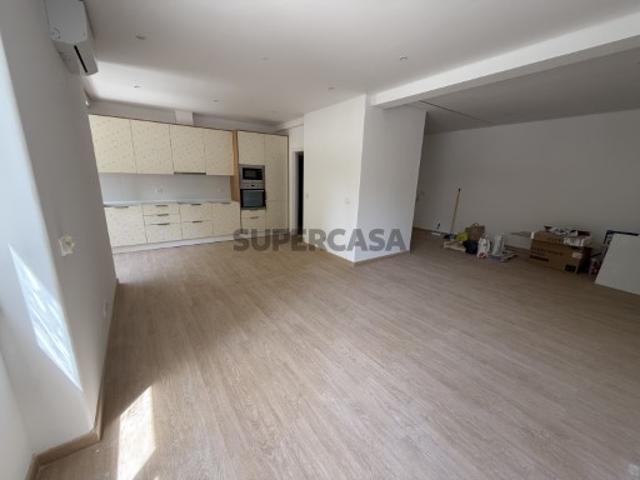 Apartamento T3 Totalmente Remodelado | Prédio com Elevador | Conforto, Modernidade e Localização Privilegiada