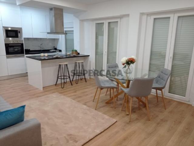 Apartamento T3 Totalmente Remodelado, Rua dos Soeiros, São Domingos de Benfica