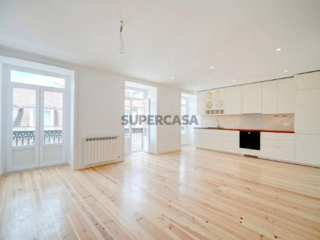 Apartamento T3 totalmente renovado no Chiado, Lisboa