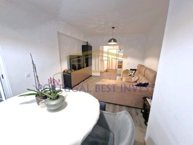 Apartamento T3 totalmente renovado central