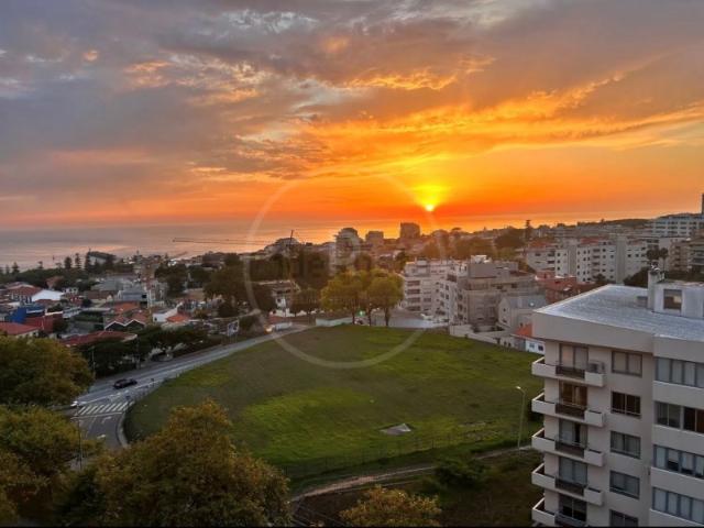 Apartamento T3 totalmente renovado com vista mar