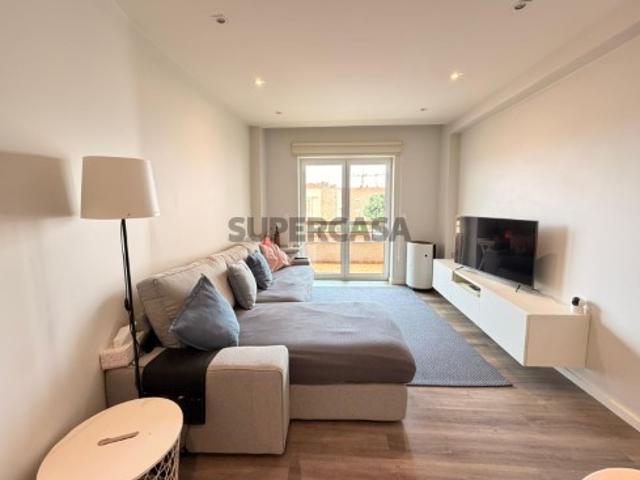 Apartamento T3 totalmente renovado em Aver o Mar