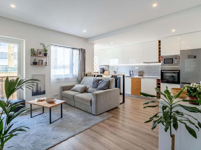 Apartamento T3 totalmente renovado, Laranjeiro