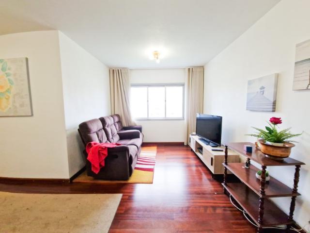 Apartamento T3 totalmente renovado, localizado em Santiago