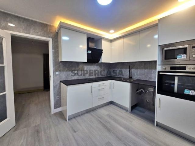 Apartamento T3 totalmente renovado