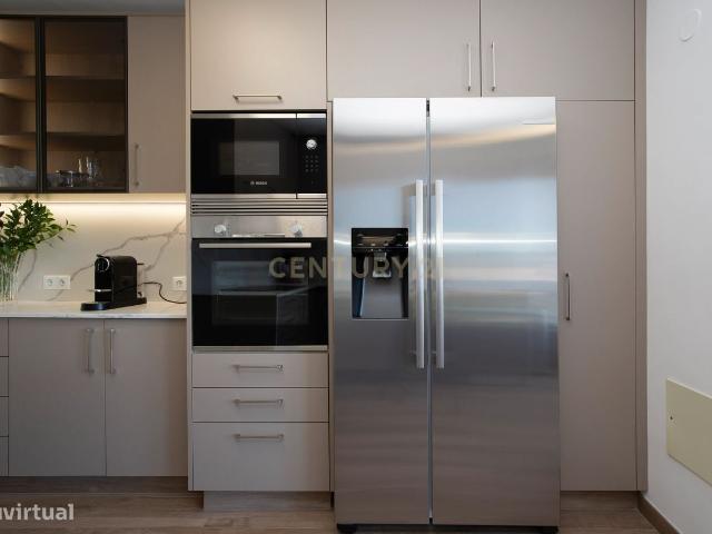 Apartamento T3 Transformado em T2 Cascais