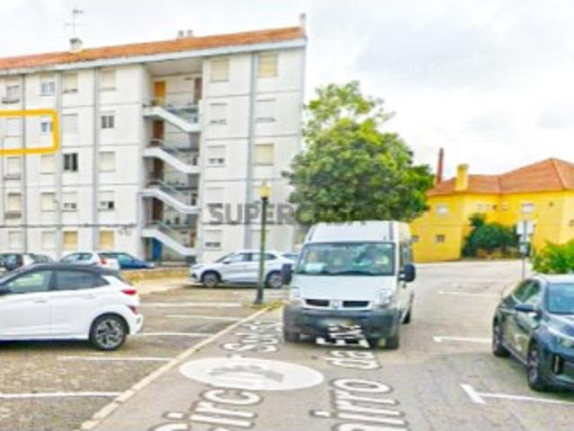 APARTAMENTO T3 TRANSFORMADO EM T4 | Excelente Oportunidade de Investimento | Encarnação Lisboa