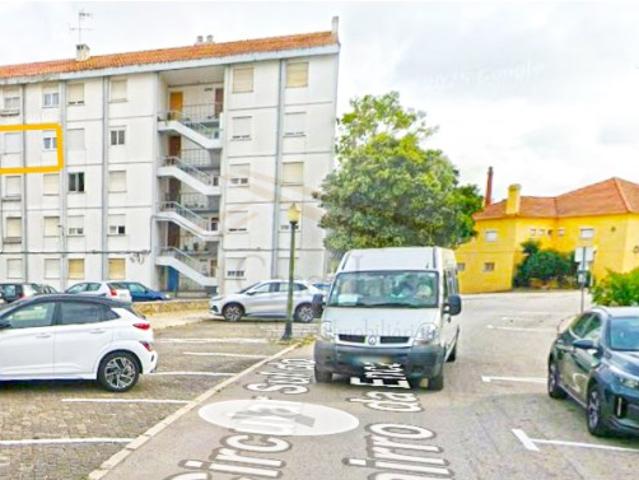 APARTAMENTO T3 TRANSFORMADO EM T4 | Excelente Oportunidade de Investimento | Encarnação Lisboa