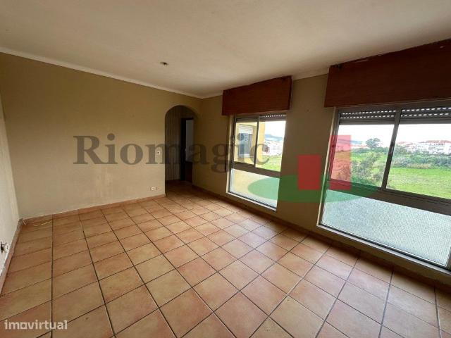 Apartamento T3 Usado para Obras em Loures