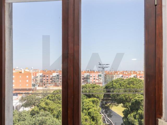 Apartamento T3 Vale da Amoreira, Moita, junto à Pista de Atletismo com Vista Rio