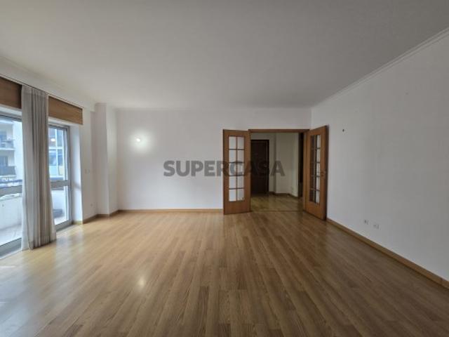 Apartamento T3 Vale das Flores