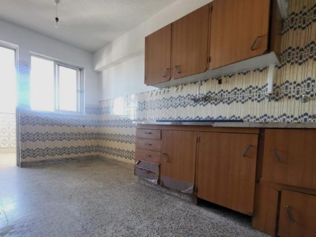 Apartamento T3, varanda e arrecadação em Massamá, Queluz Sintra
