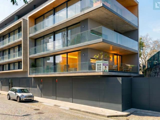 Apartamento T3 Varandas Amplas e Garagem Box | Pinheiro Manso