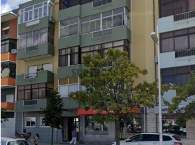 APARTAMENTO T3, Zona Central, Laranjeiro