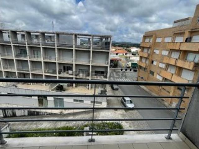 Apartamento T4 à cespu