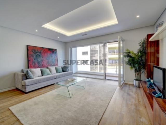 Apartamento T3 a Estrear na Parede