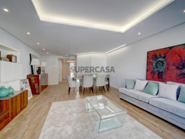 Apartamento T3 a Estrear na Parede