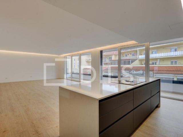 Apartamento T3 a estrear, perto da praia, na Parede 159m² Carcavelos e Parede