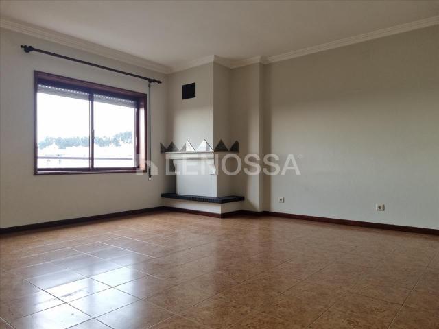Apartamento T3 à venda na rua Igreja, 146 Fanzeres