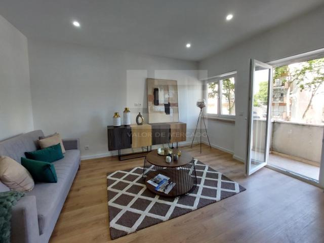 Apartamento t3 à venda na Rua República da Bolívia