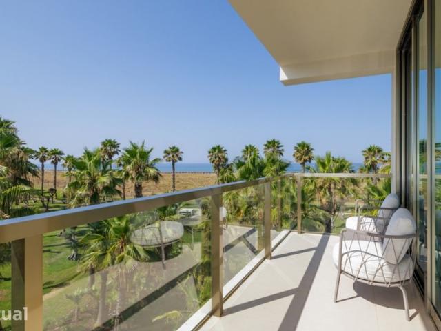 Apartamento T3 à venda com acesso direto à praia dos Salgados, Algar