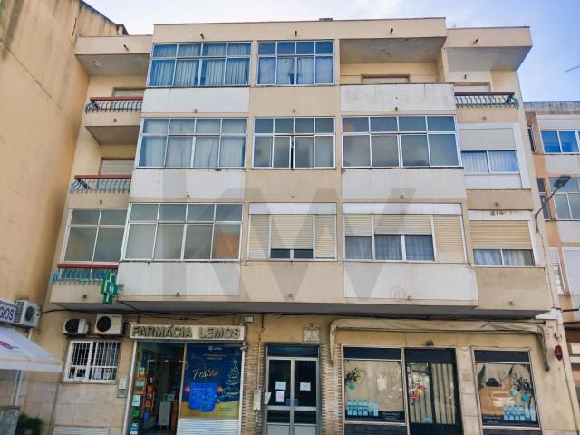 T3 em zona central da Amadora