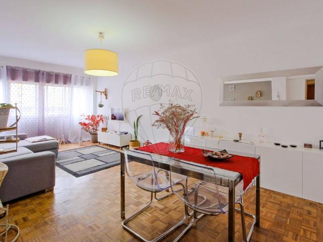 Apartamento T3 à venda em Massamá
