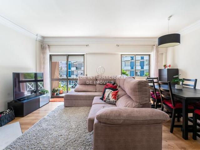 Apartamento T3 à venda em Carnaxide, concelho de Oeiras, Lisboa, Portugal