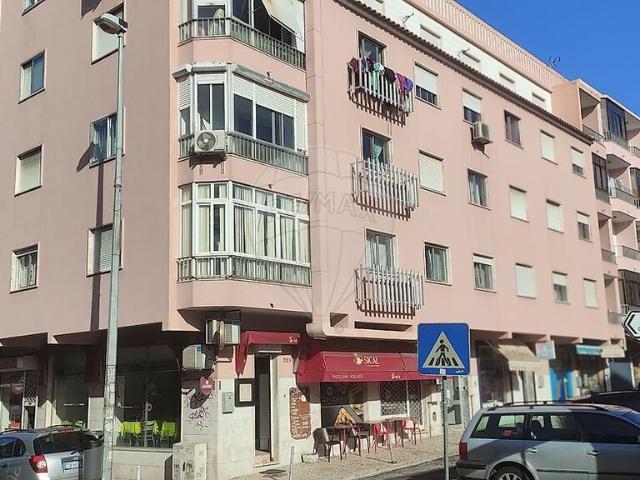 Apartamento T3 à venda em Centro Queluz