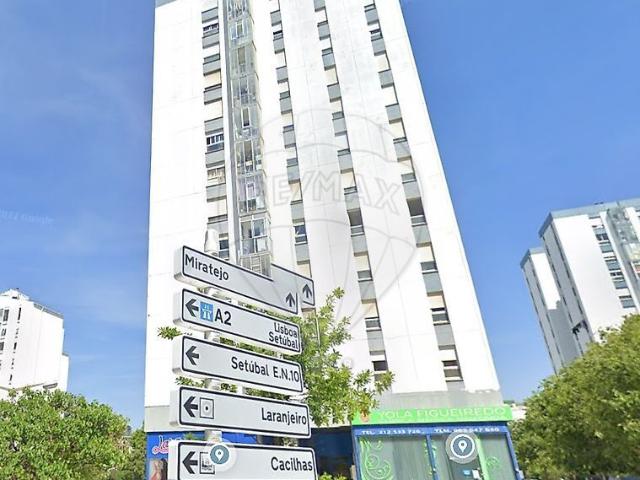 Apartamento T3 à venda em Laranjeiro