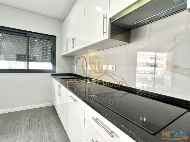 Apartamento T3 à venda em Quelfes | 26074008286