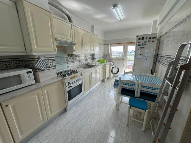 Apartamento T3 à venda em Seixal