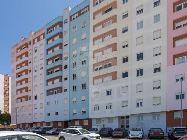 Apartamento T3 à venda em Seixal