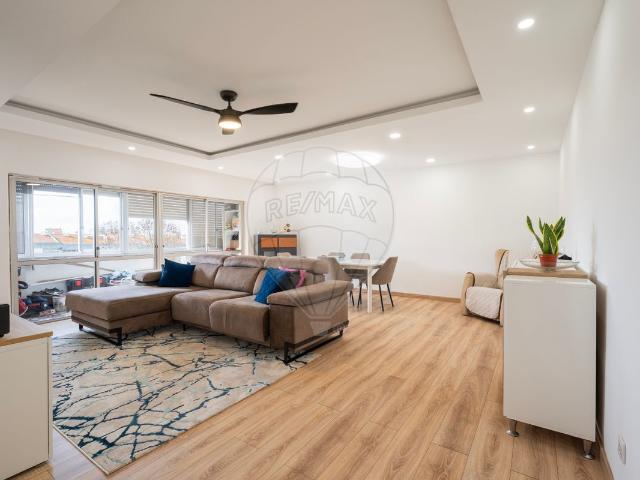 Apartamento T3 à venda em Seixal