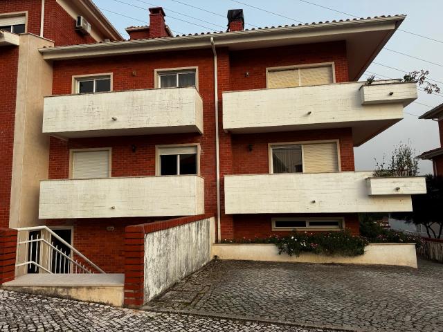 Apartamento T3 a 2 minutos do centro da Solum Equipado, Com Garagem e Excelente Exposição Solar