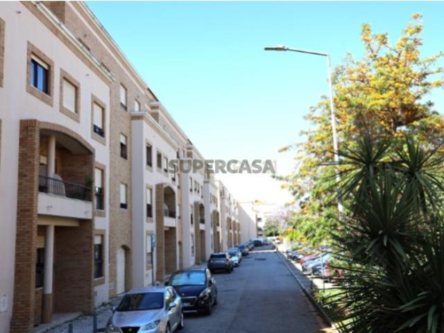 Apartamento T3 || Box 3 viaturas