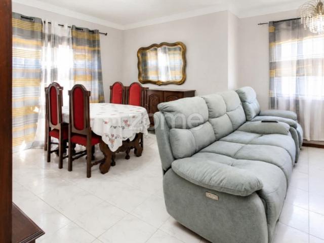 Apartamento T3 C/2 Varandas, 2 wc´s e Box em Aldoar, Porto