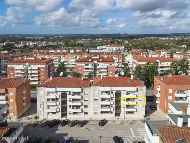 Apartamento T3 C/ garagem e arrumo